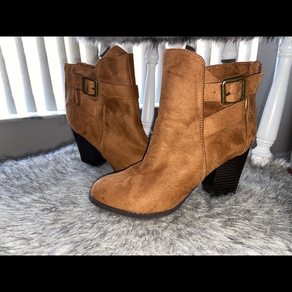 Ankle booties - Picture 2 of 2